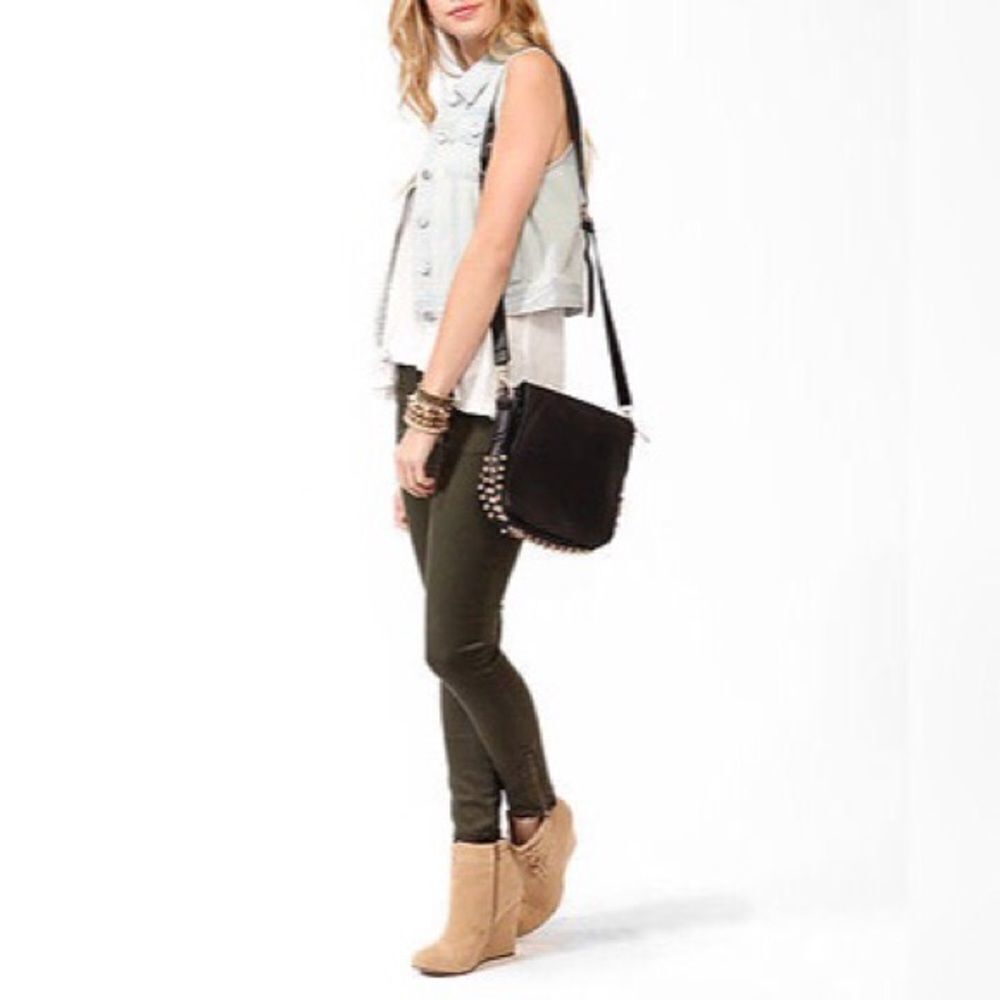 ✨HP✨F21 Light Wash Sleeveless Jean Jacket✨
